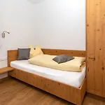 Gruenholz Aparthotel 4*