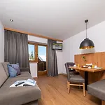 Gruenholz Mühlbach am Hochkönig