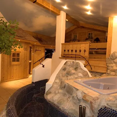 Gruenholz Mühlbach am Hochkönig