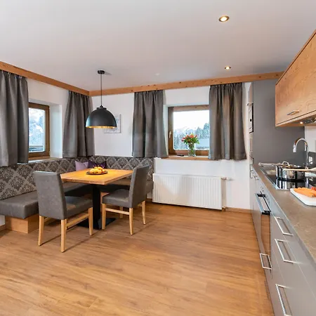 Gruenholz Mühlbach am Hochkönig