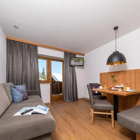 Gruenholz Mühlbach am Hochkönig