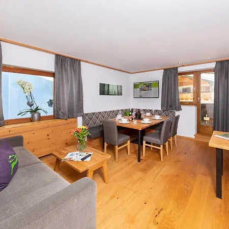 Gruenholz Aparthotel 4*