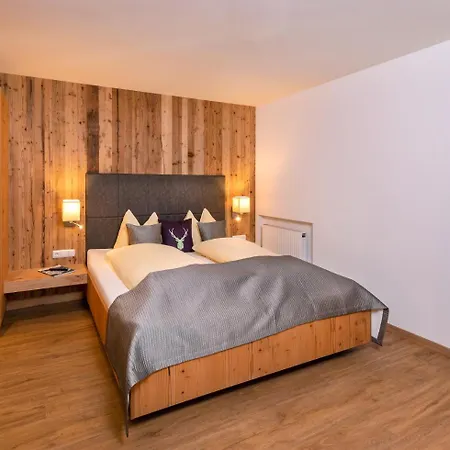 Gruenholz Mühlbach am Hochkönig